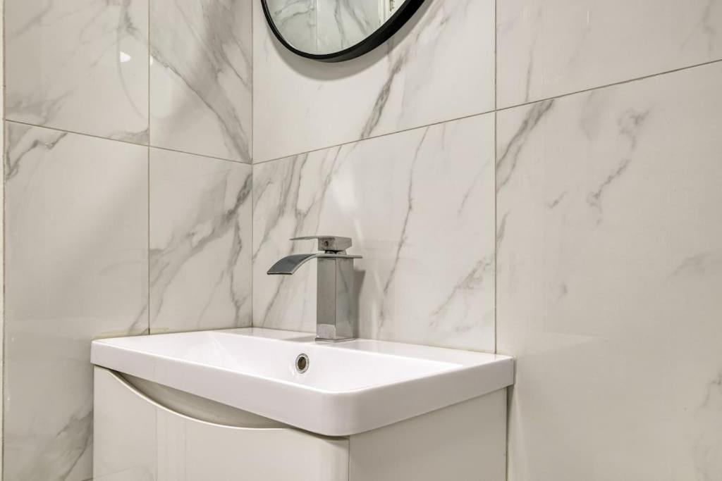 Cosy 2Br Retreat Near Paddington Station Apartment ลอนดอน ภายนอก รูปภาพ