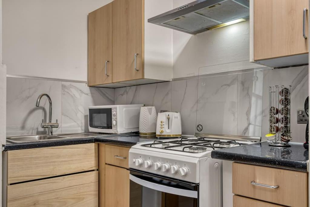 Cosy 2Br Retreat Near Paddington Station Apartment ลอนดอน ภายนอก รูปภาพ