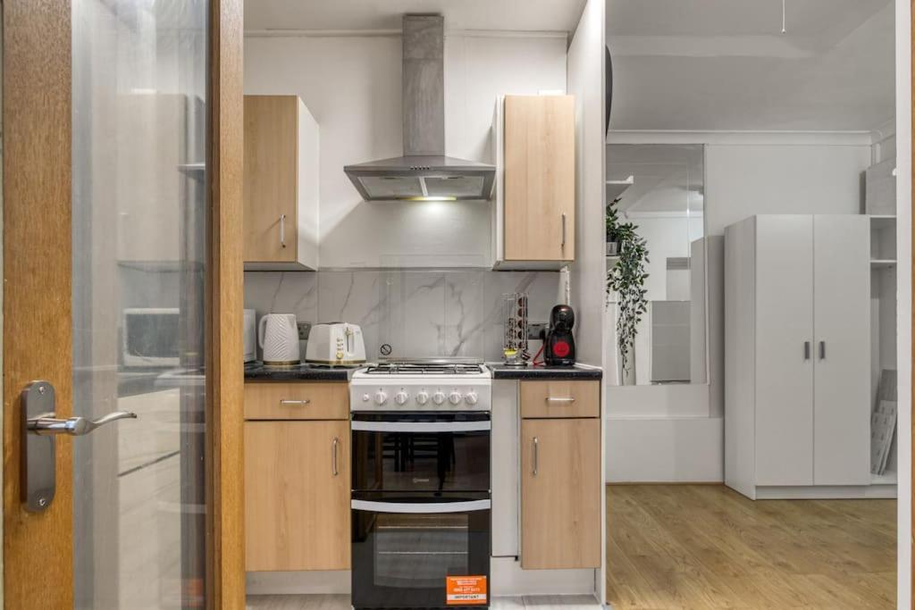 Cosy 2Br Retreat Near Paddington Station Apartment ลอนดอน ภายนอก รูปภาพ